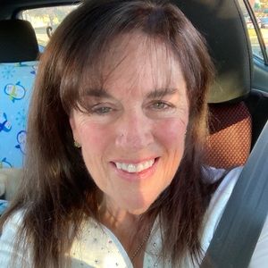 Meet your Posher, Debora